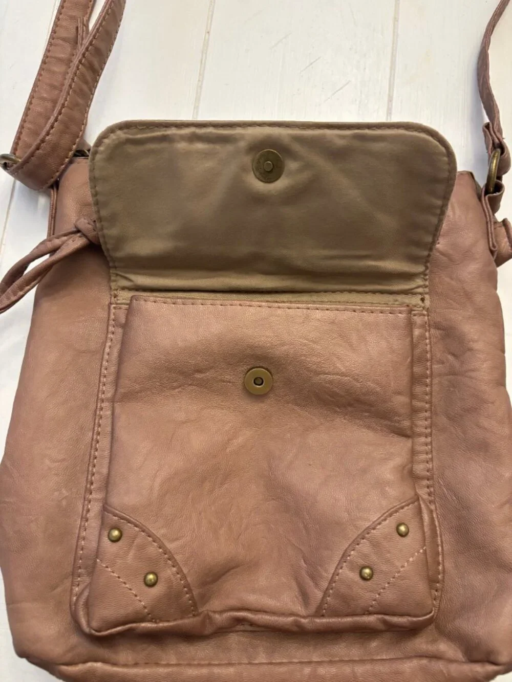 Stone Mountain USA Leather Crossbody Bag Taupe Mauve Organizer Purse